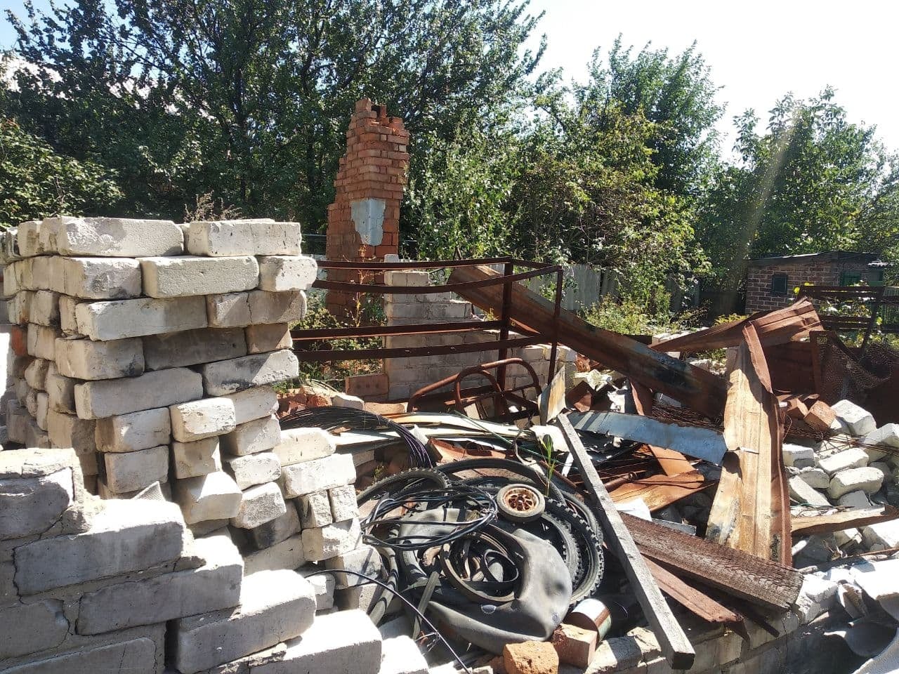 Les restes de la partie détruite de la maison de Lyudmila Vasilievna
